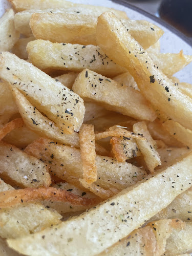 Το λιμάνι μεζεδοπωλείο Λαυριο