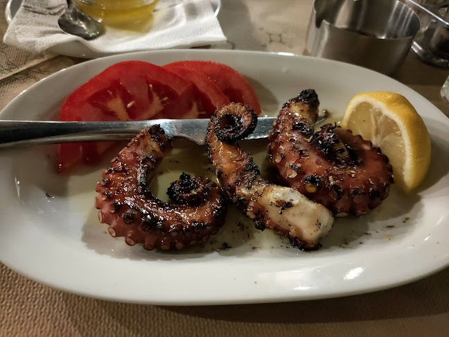 Εστιατόριο Τα Καραφάκια - Αίγινα