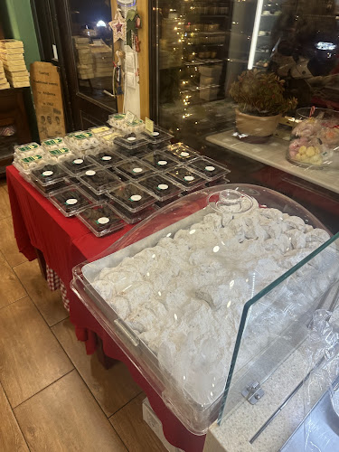 Δελφών 1, Αράχωβα 320 04