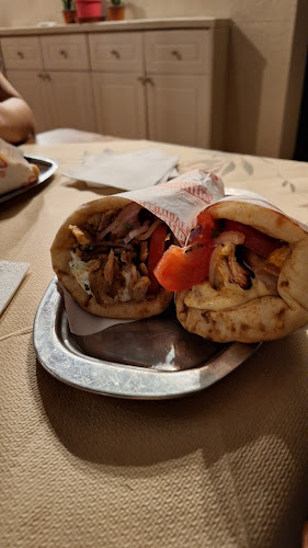 Η ΠΛΑΤΕΙΑ - ΜΑΓΚΛΑΡΑΣ - Γαστρονομία και φιλοξενία