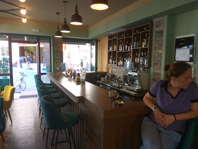 Cafe Bar Roloi, Edessa, 58200, Greece