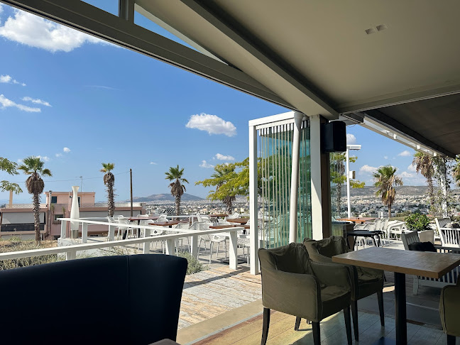 Θέα Δηλαβέρη