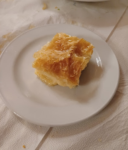 Opinii despre Ταβέρνα Το Ρόδι - Αρνί Αντικριστό în Ροδιά - Γαστρονομία και φιλοξενία