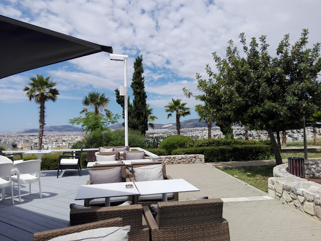 Θέα Δηλαβέρη