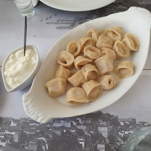 ΤΡΑΠΕΖΟΥΝΤΑ ΚΡΕΑΤΙΚΑ & ΘΑΛΑΣΣΙΝΑ - Γαστρονομία και φιλοξενία