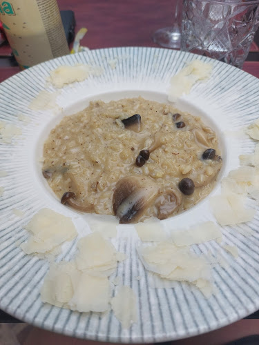 Οινόα - Γαστρονομία και φιλοξενία