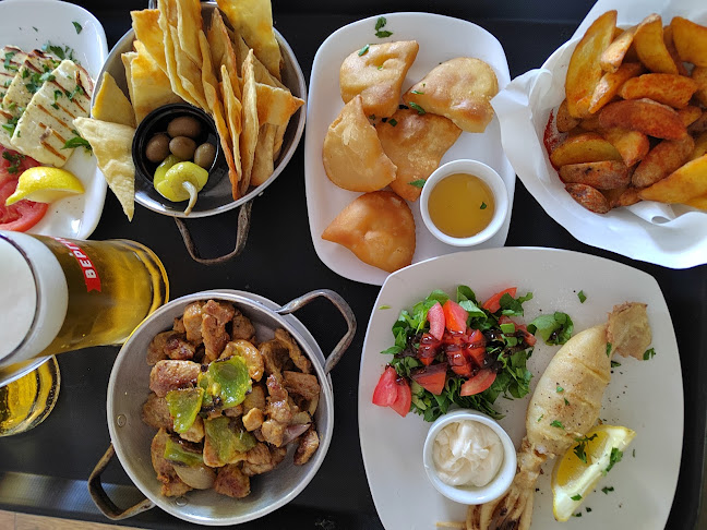 Opinii despre Kompologaki Rooftop Restaurant-MezzeBar în Ιαλυσός - Γαστρονομία και φιλοξενία