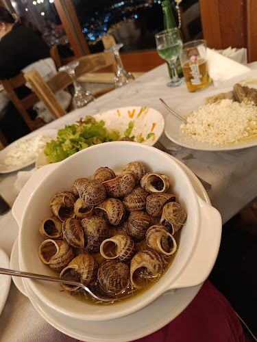 Opinii despre Ταβέρνα Το Ρόδι - Αρνί Αντικριστό în Ροδιά - Γαστρονομία και φιλοξενία