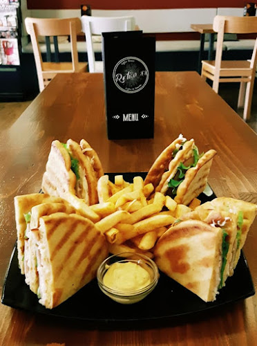 Retro 33 Coffee And Snacks - Γαστρονομία και φιλοξενία