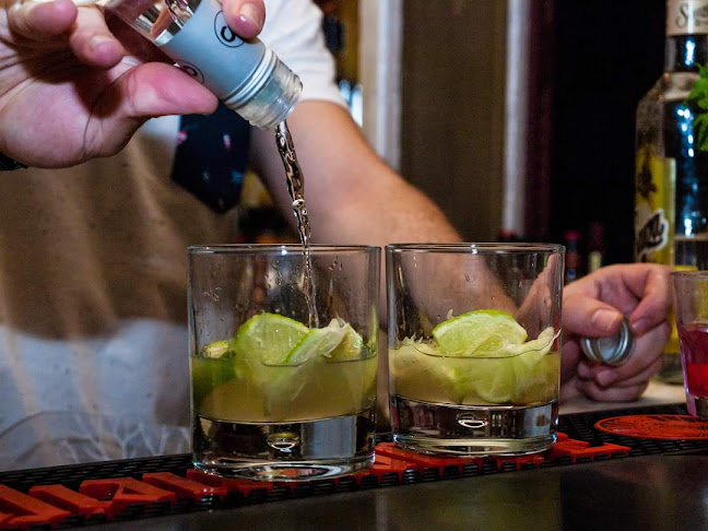 Opinii despre Aperito Wine Bar Restaurant & Special Cocktails în Καλαμαριά - Γαστρονομία και φιλοξενία