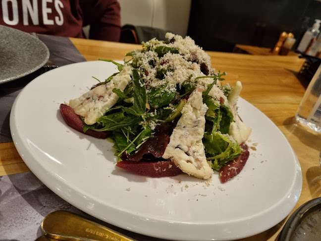 Βρεγμένη Γάτα - Γαστρονομία και φιλοξενία