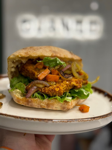 117, Εθνομαρτύρων 43, Σέρβια 505 00