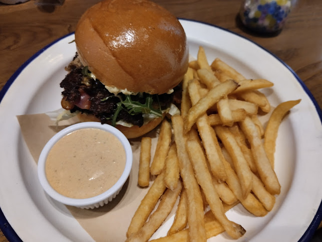 Raw Street Burger - Larisa - Γαστρονομία και φιλοξενία