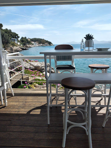 Thanos coffee all day bar