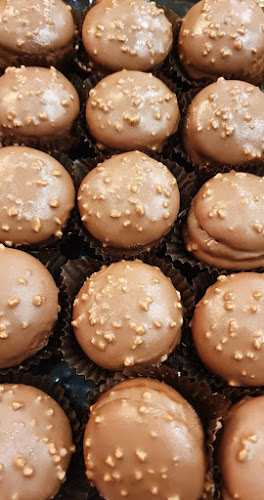 Μπελογιάννη 114A, Νίκαια 184 54