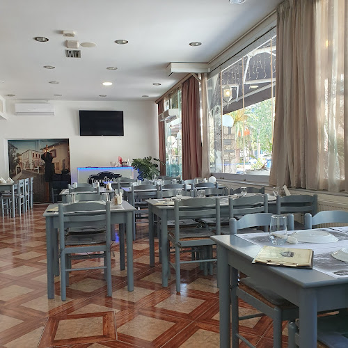 ΤΡΑΠΕΖΟΥΝΤΑ ΚΡΕΑΤΙΚΑ & ΘΑΛΑΣΣΙΝΑ