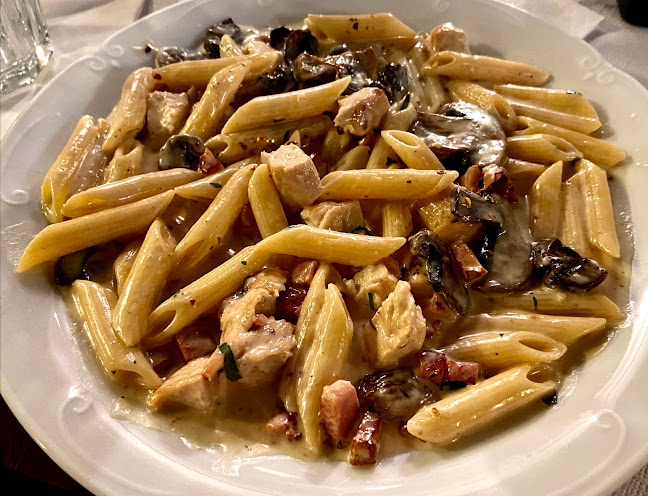 Πλατεία Τριών Ιεραρχών, Σκιάθος 370 02