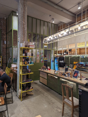 Alley dog - Γαστρονομία και φιλοξενία