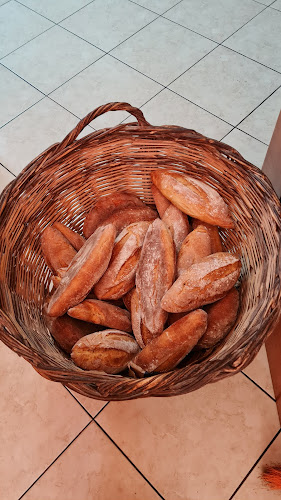 Opinii despre Αρτοποιείο - Ζαχαροπλαστείο Ο Ταξιάρχης (Σαχλού Ευστράτιος) în Μανταμάδος - Γαστρονομία και φιλοξενία