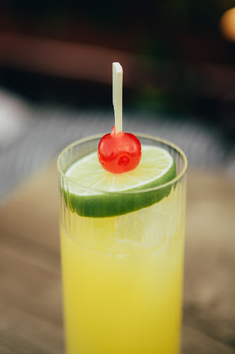 "The Ritz" - Αλμυρός