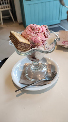 Καφές - Γλυκά Χαλάνδρι Beverley - Γαστρονομία και φιλοξενία