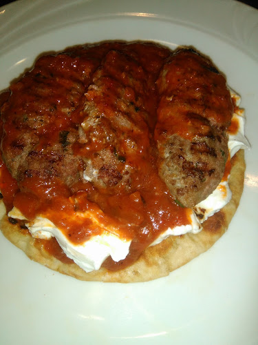 Ταβέρνα "Οινοφροντιστήριον ΕΞΑΡΧΟΣ ΤΣΑΡΔΑΚΑΣ" Ελληνική κουζίνα, Ψητά στη σούβλα. - Βόλος