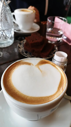 Leof. Dimokratias 75, Melissia 151 27