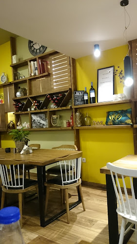 Ομήρου 6, Χίος 821 00