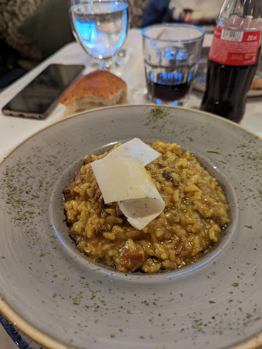 στα ριζά - Γαστρονομία και φιλοξενία