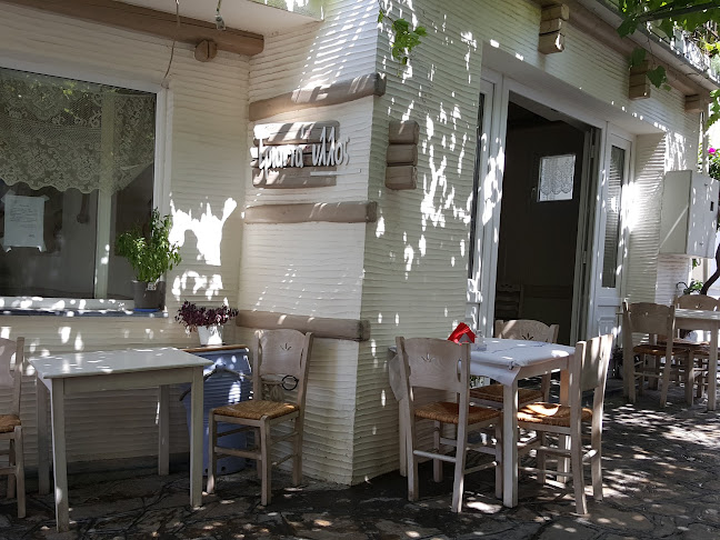 Τριαντάφυλλος - Η Μικρή Πλατεία - Γαστρονομία και φιλοξενία