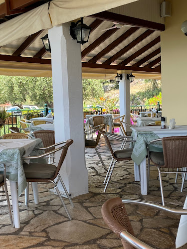 Vitamins Taverna - Νησάκι