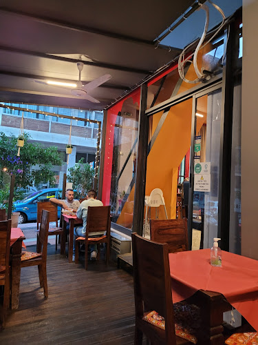 Kebab & Curry Indian Restaurant - Πειραιάς