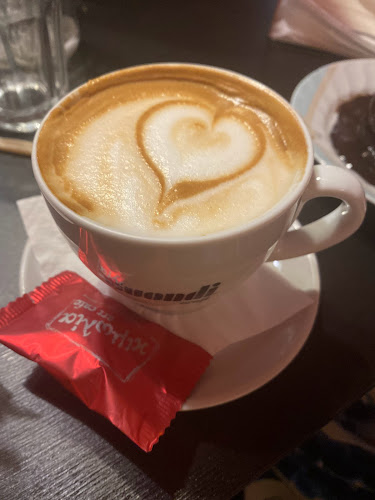 Κιμωλία - Γαστρονομία και φιλοξενία