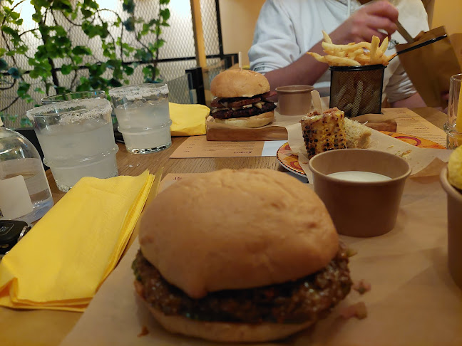 Los Tsiadiyas - Γαστρονομία και φιλοξενία