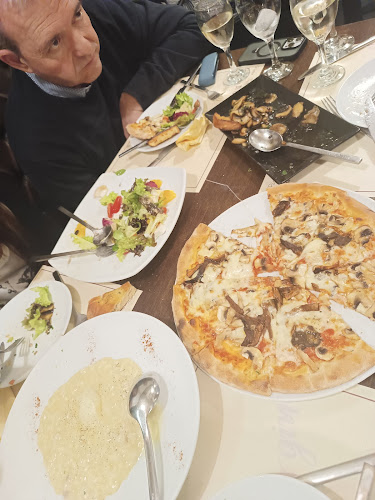 Κύπρου 30-32, Γλυφάδα 166 75