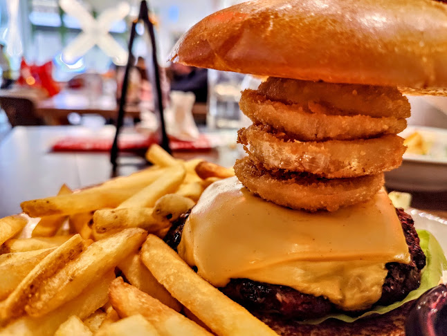 TGI Fridays Golden Hall