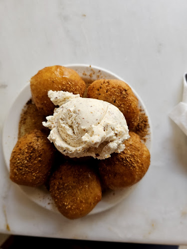 Μία Ζωή Λουκουμάδες (Γεώργιος Ἐμμ. Δεμενεόπουλος)