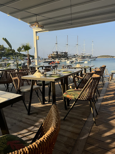 Αρίστος - Γαστρονομία και φιλοξενία