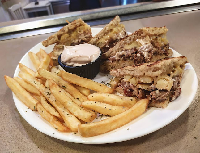 Ψητοπωλείο - Ο Γύρος Της Πλατείας - Αργοστόλι - Γαστρονομία και φιλοξενία