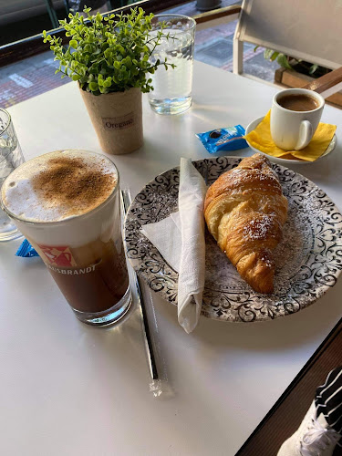 Opinii despre Pefko Cafe | Coffee-Snack-Sweet în Αθήνα - Γαστρονομία και φιλοξενία