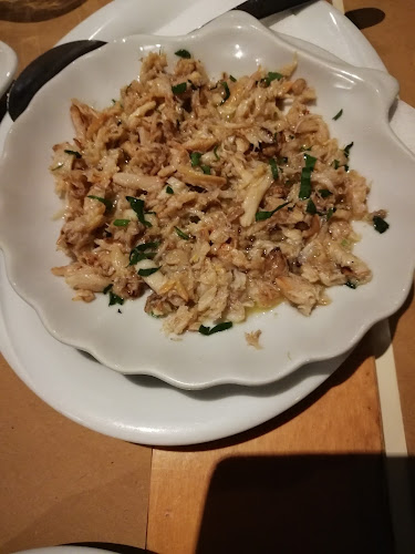 Λαδόκολλα - Γαστρονομία και φιλοξενία