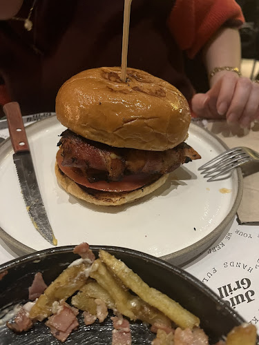 Juicy Grill Athens - Γαστρονομία και φιλοξενία