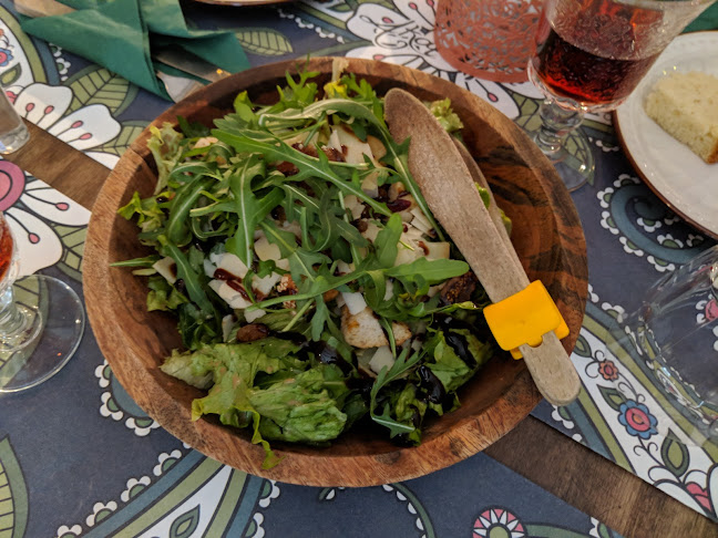 Ακαμάτρα - Akamatra - Γαστρονομία και φιλοξενία