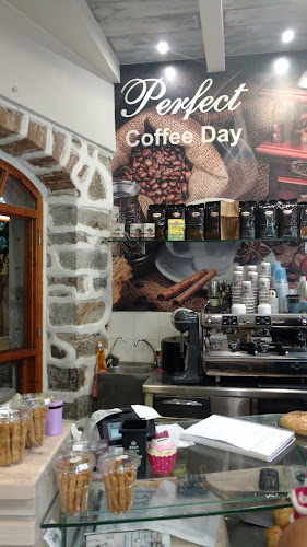 Opinii despre ΠΕΡΦΕΚΤ ΖΑΧΑΡΟΠΛΑΣΤΕΙΟ ΑΡΤΟΠΟΙΕΙΟ (ΚΟΝΤΟΓΙΑΝΝΗ 14 - ΚΕΝΤΡΟ ΠΟΛΗΣ ) în Άγιος Νικόλαος - Γαστρονομία και φιλοξενία