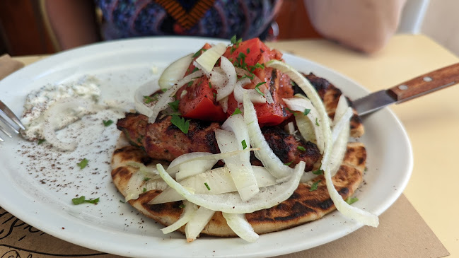 Το Παραστράτημα - Γαστρονομία και φιλοξενία