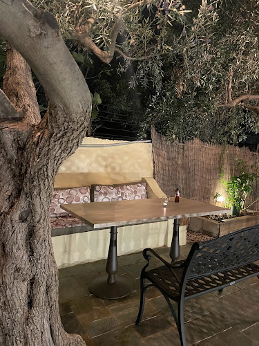 To Perivoli sti Vari - Βάρη