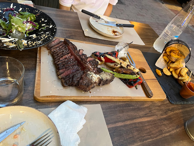 Comentarii opinii despre Charcoal Steak Restaurant