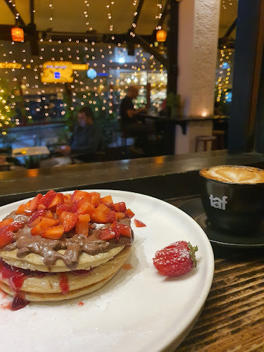 Opinii despre Medez Cafe & Bar Pagrati în Αθήνα - Γαστρονομία και φιλοξενία