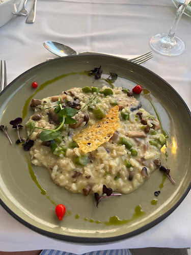 Opinii despre Varkarola Restaurant în Ιαλυσός - Γαστρονομία και φιλοξενία