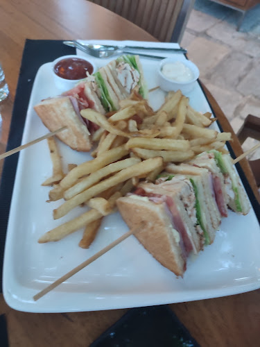 Best Friends - Γαστρονομία και φιλοξενία